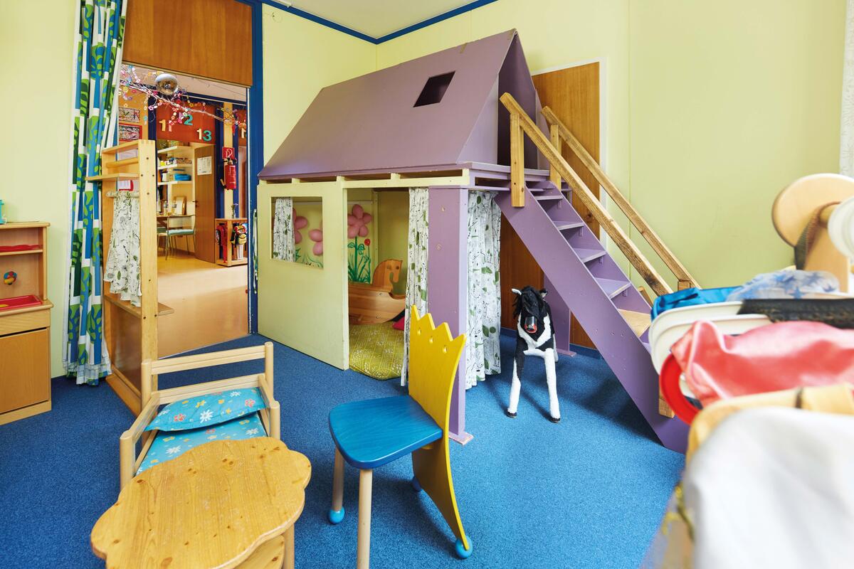 Playhouse and table with chairs in the children's house Uni-Kids